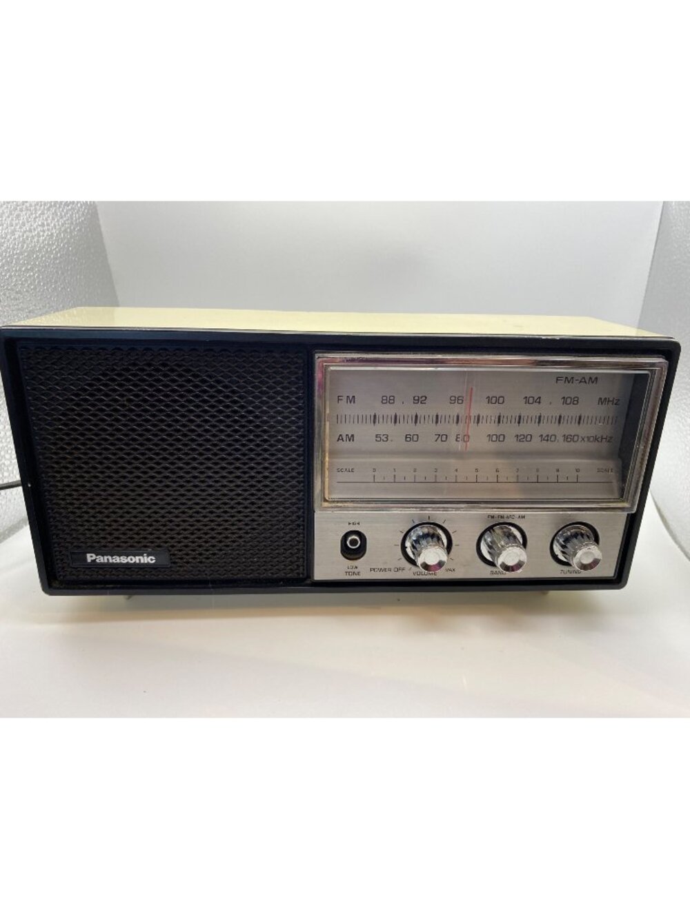 Panasonic RE-6278 Vintage AM/FM Radio With Tuning Knobs & Black Mesh Speaker Gri